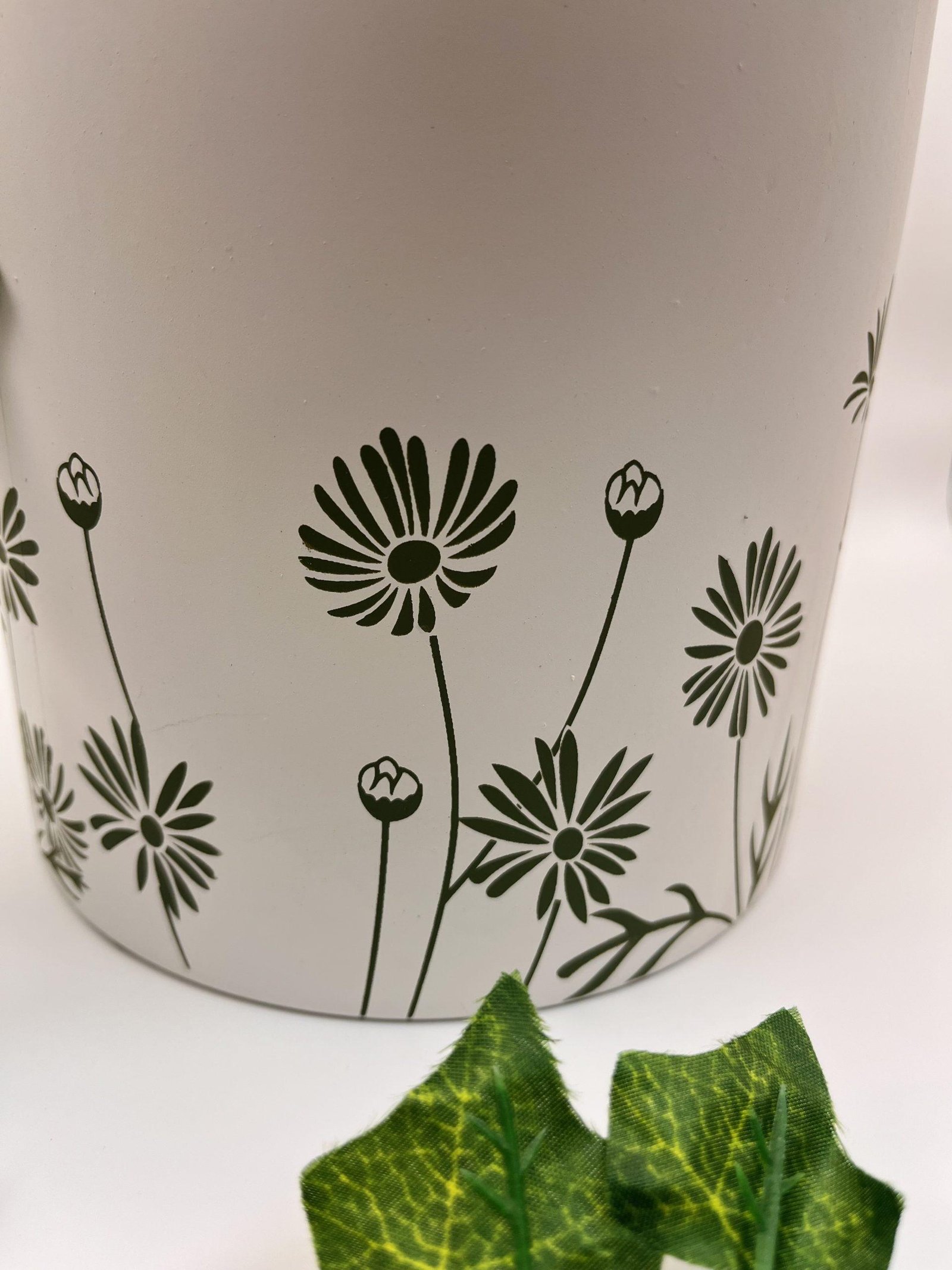 Grand cache pot fleurs