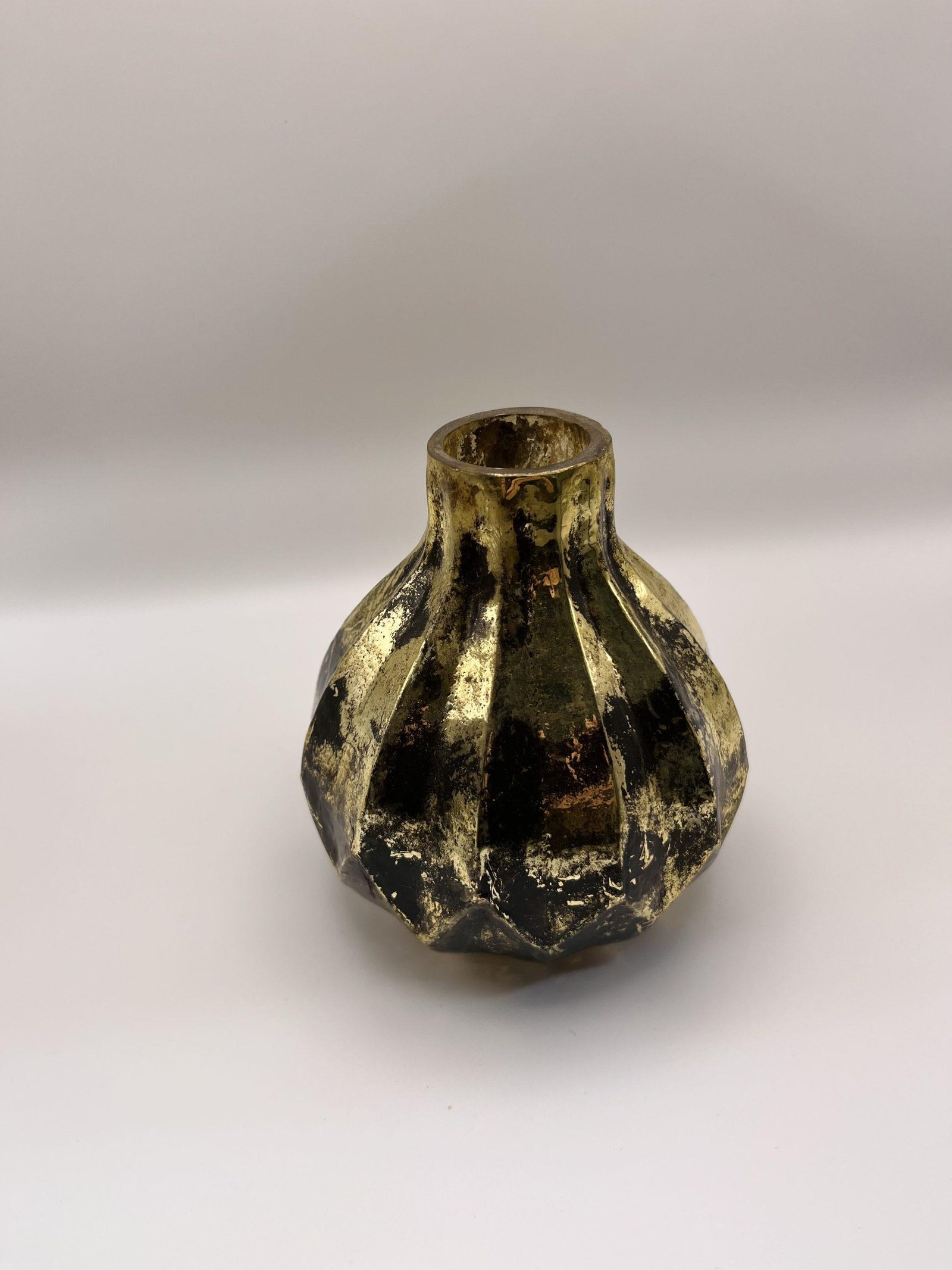 Vase doré