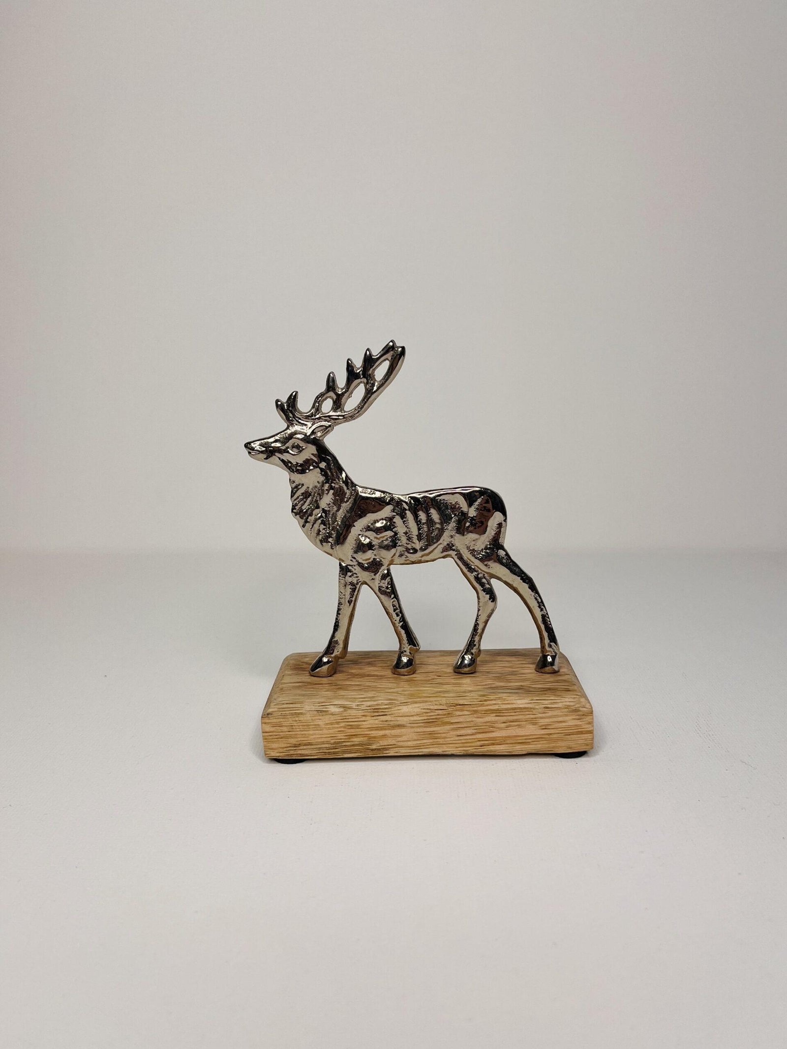 Cerf Argenté sur bois