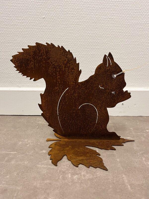 Ecureuil en acier Corten