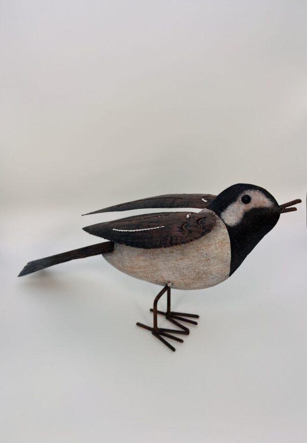Oiseau en métal gris