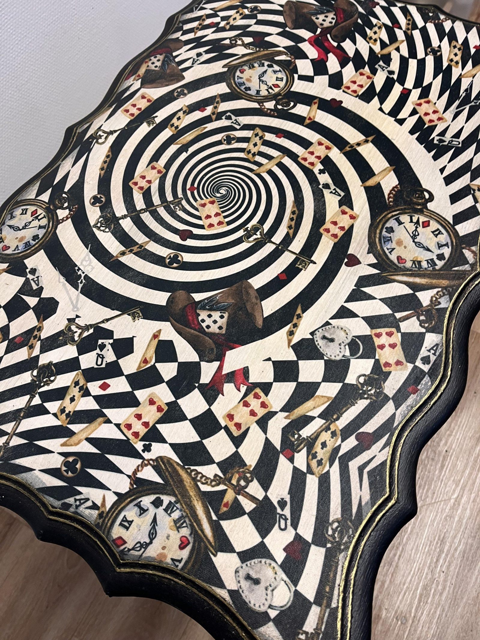 Table de salon – Alice au pays des merveilles