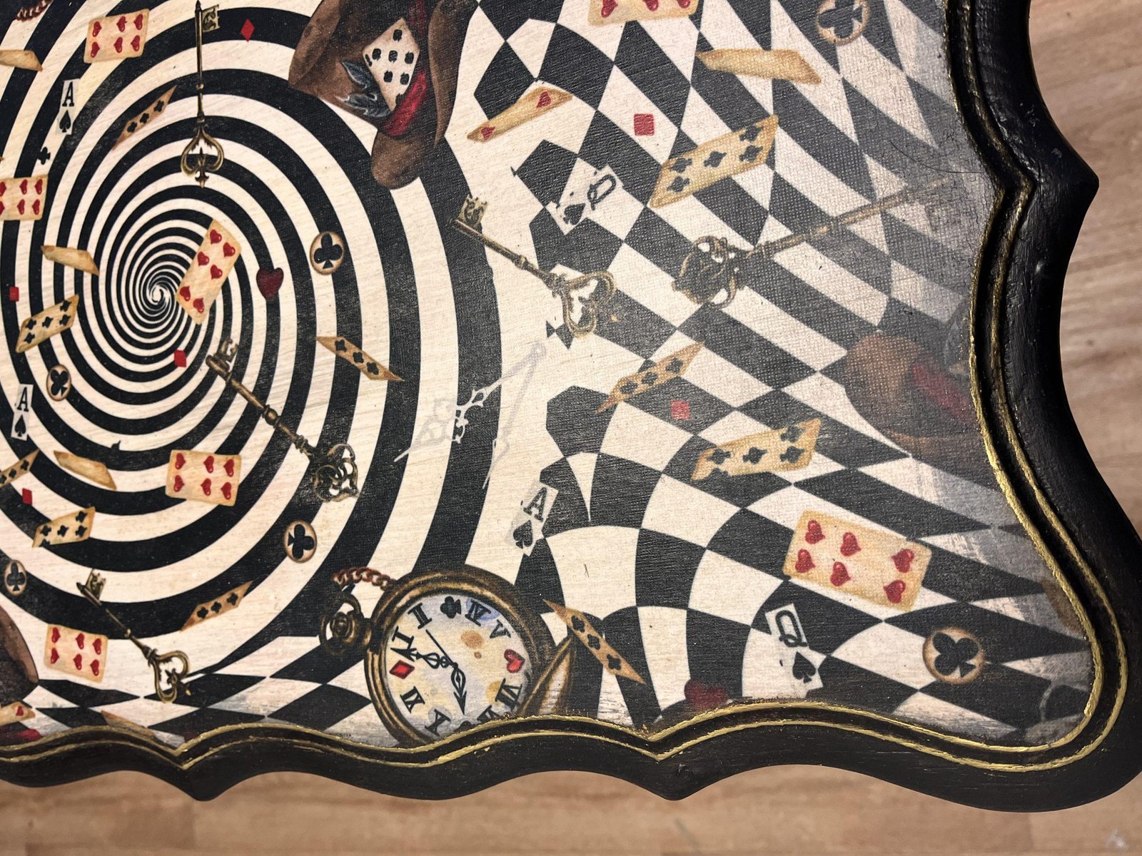 Table de salon – Alice au pays des merveilles