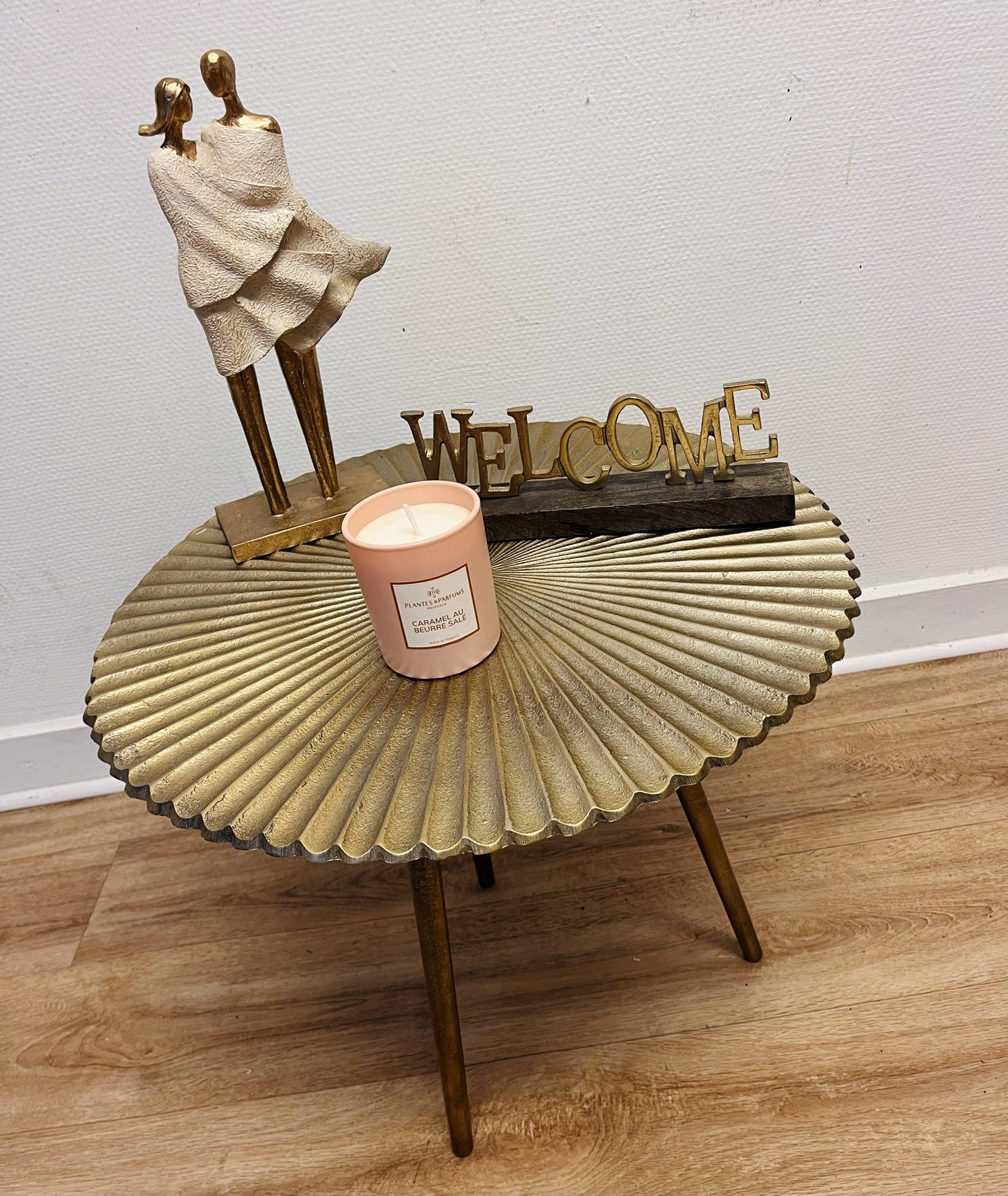 Petite table chic – Coquillage doré