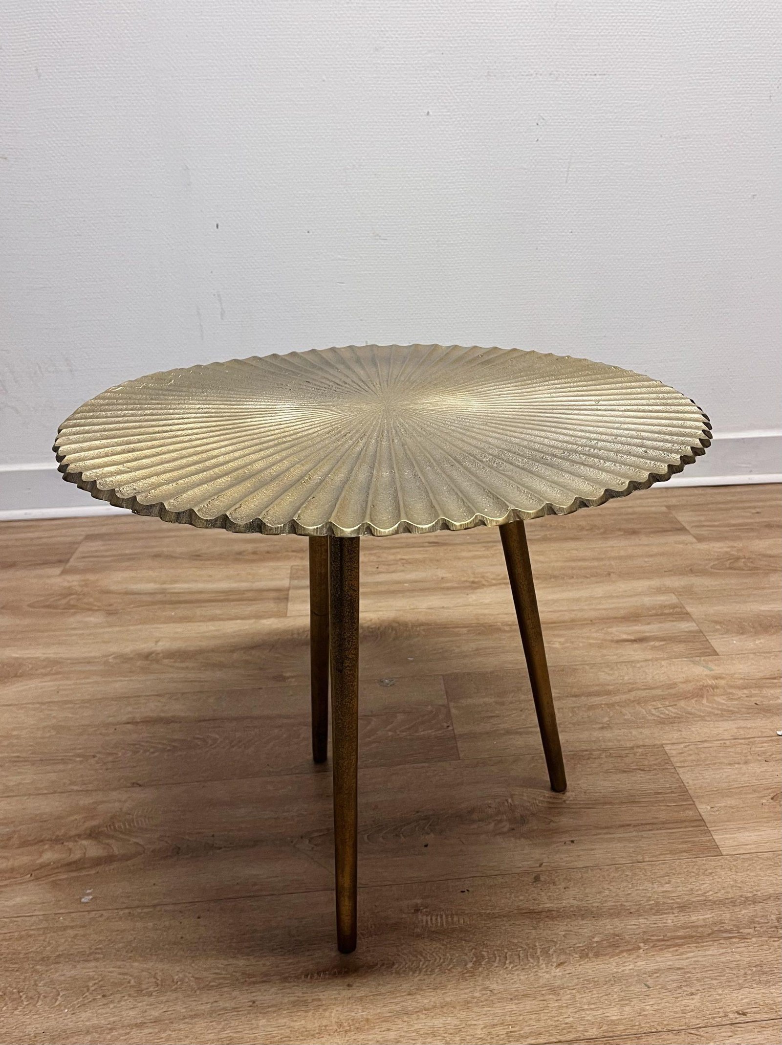 Petite table chic – Coquillage doré