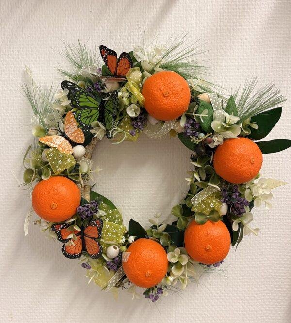Couronne orange et papillons