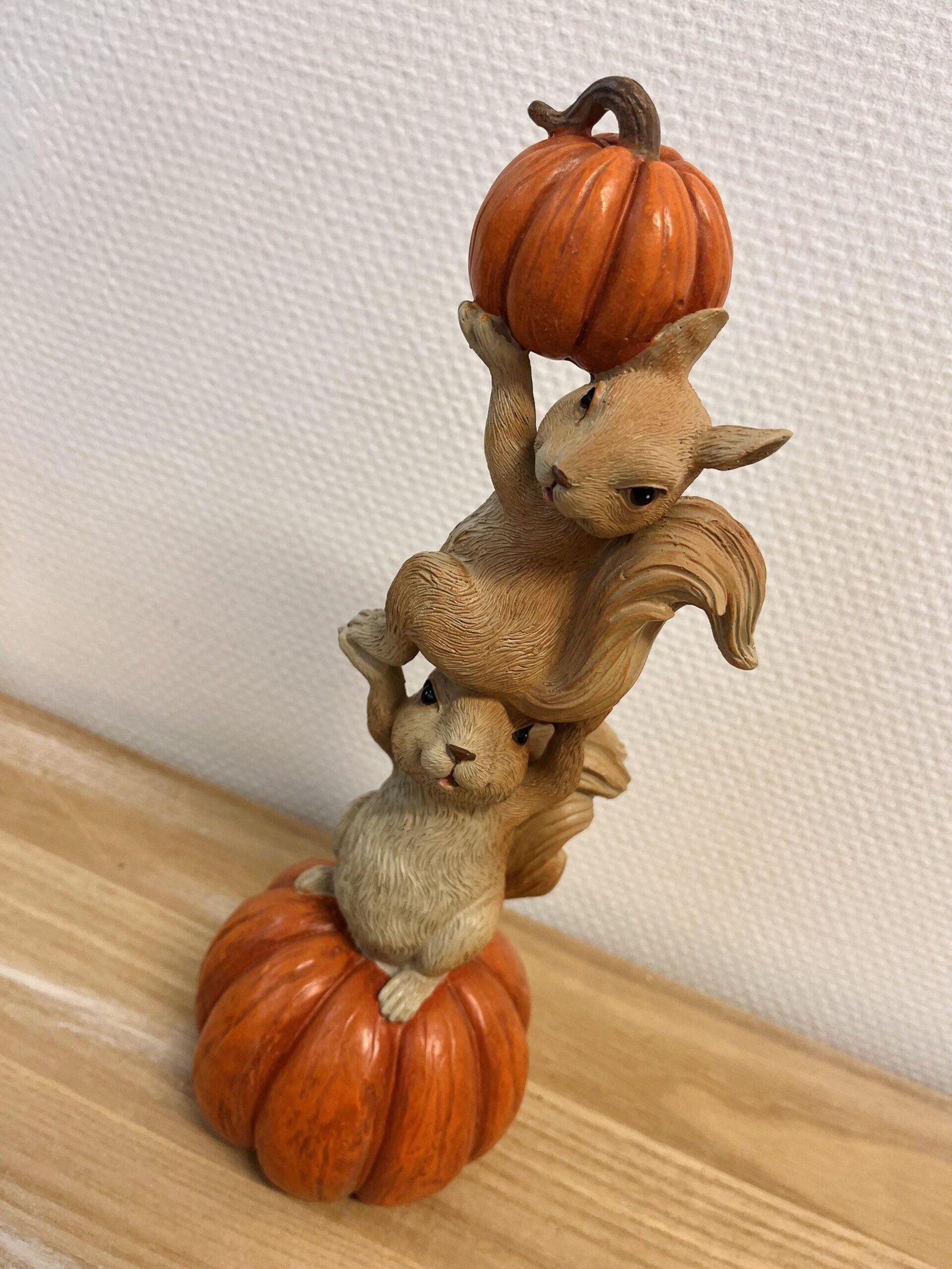 2 Écureuils sur citrouilles – Image 4