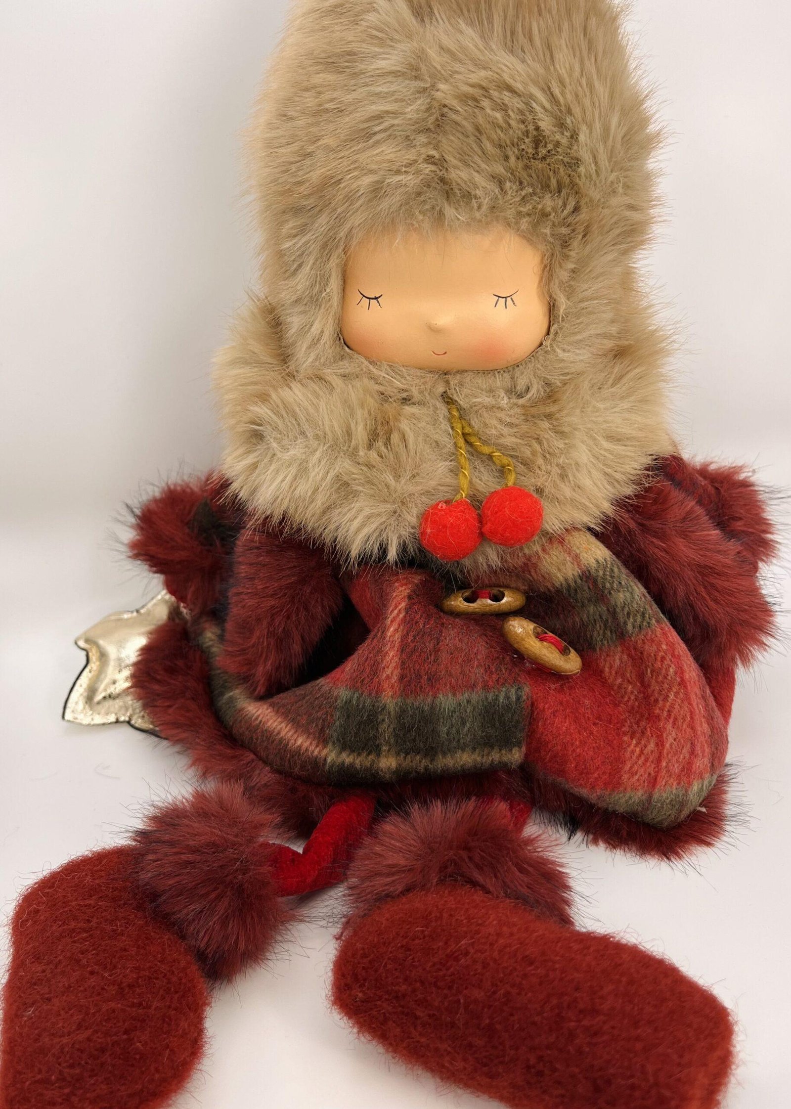Grande peluche de Noël - manteau à carreaux – Image 2