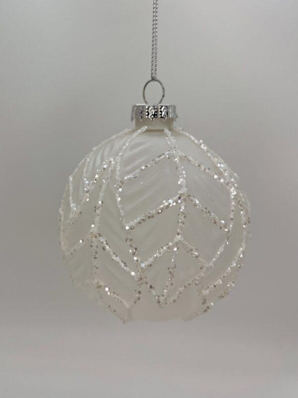 Boule de Noël blanche givrée - Feuilles